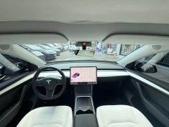 Tesla Model Y standard range rear-wheel drive version - фото 8