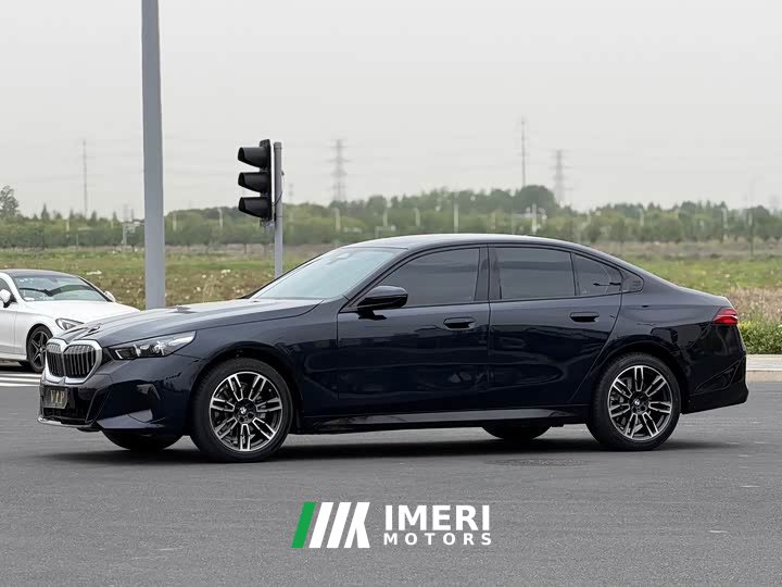 BMW 5 Series (Imported) 2024 525i M Sports Package - автомобиль из Китая