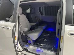 Toyota Sienna 2.5L Automatic - фото 10