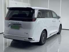 Denza D9 DM-i smart driving version 1020 four-wheel drive flagship - фото 3