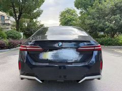BMW 5 Series 530Li Leading M Sports Package - фото 3