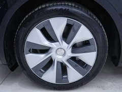 Tesla Model Y standard range rear-wheel drive version - фото 10