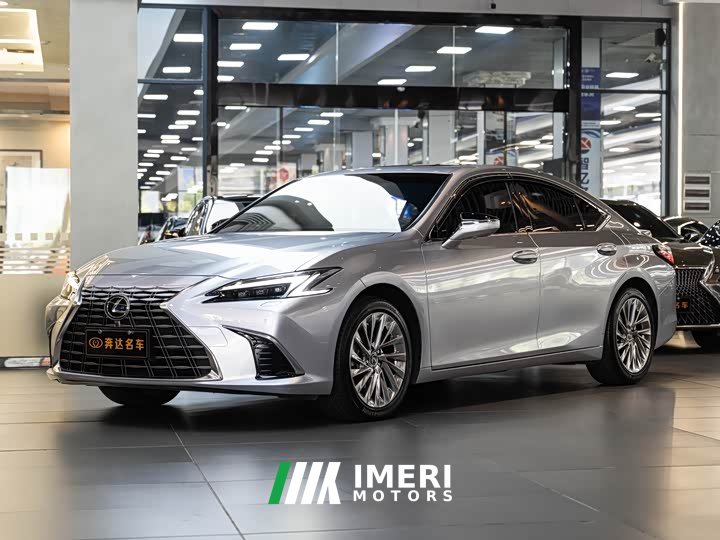 Lexus ES 300h Executive Edition - автомобиль из Китая