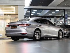 Lexus ES 300h Executive Edition - фото 3
