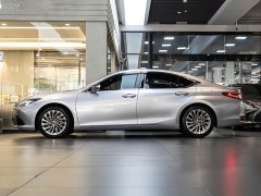 Lexus ES 300h Executive Edition - фото 4