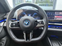 BMW i5 eDrive 40L M Sports Package - фото 12