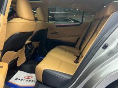 Lexus ES 200 Premium Edition - фото 12