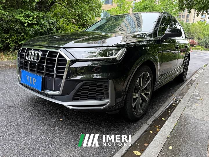 Audi Q7 55 TFSI quattro S line Sport - автомобиль из Китая