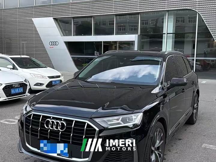 Audi Q7 55 TFSI quattro S line Sport - автомобиль из Китая