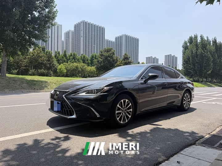 Lexus ES 200 Premium Edition - автомобиль из Китая