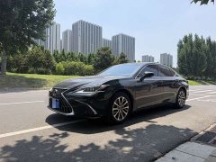 Lexus ES 200 Premium Edition - фото 1