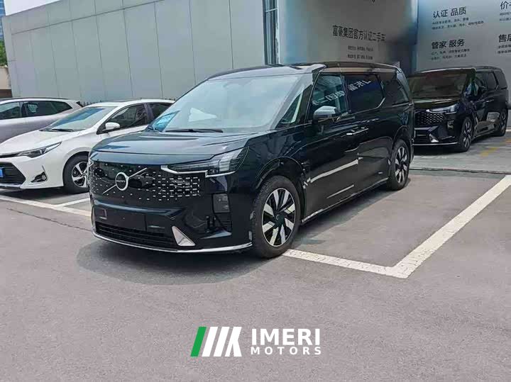 Volvo EM90 2025 Ultra six-seater - автомобиль из Китая