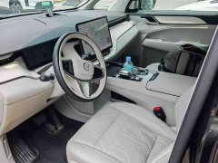 Volvo EM90 2025 Ultra six-seater - фото 5