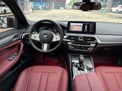 BMW 5 Series 530Li leading M sports package - фото 5
