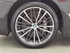BMW 5 Series facelift 530Li leading M sports package - фото 17