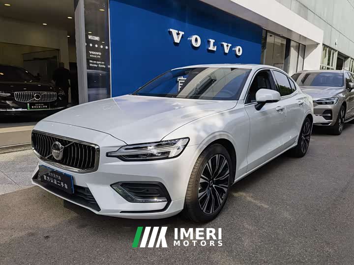 Volvo S60 B4 Zhiyuan Luxury Edition - автомобиль из Китая