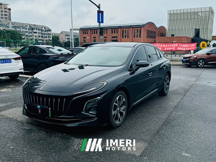 Hongqi E-QM5 Charging Qixiang Edition - автомобиль из Китая