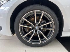 BMW 3 Series 320Li M Sports Package - фото 5