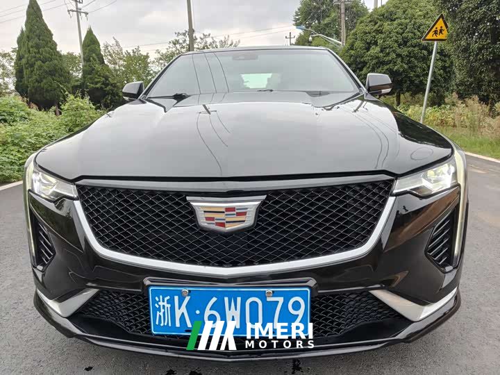Cadillac CT4 28T Fashion