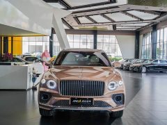 Bentley Bentayga 4.0T V8 EWB Azure - фото 8