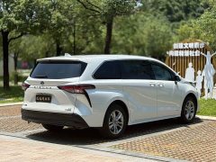 Toyota SIENNA 2.5L Hybrid Comfort Edition - фото 9