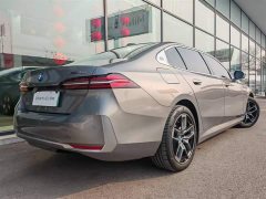 BMW i5 2024 eDrive 35L Exclusive Luxury Package - фото 14