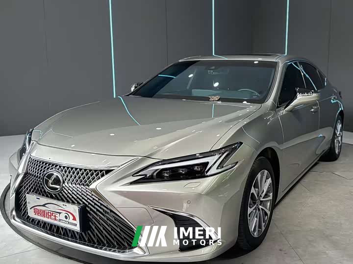 Lexus ES 200 Premium Edition - автомобиль из Китая