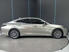 Lexus ES 200 Premium Edition - фото 4