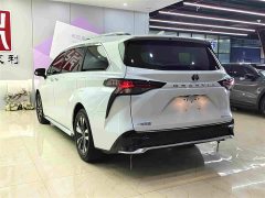 Toyota Granvia 2.5L Hybrid Premium PLUS AWD - фото 4