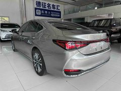 Lexus ES 200 Premium Edition - фото 4