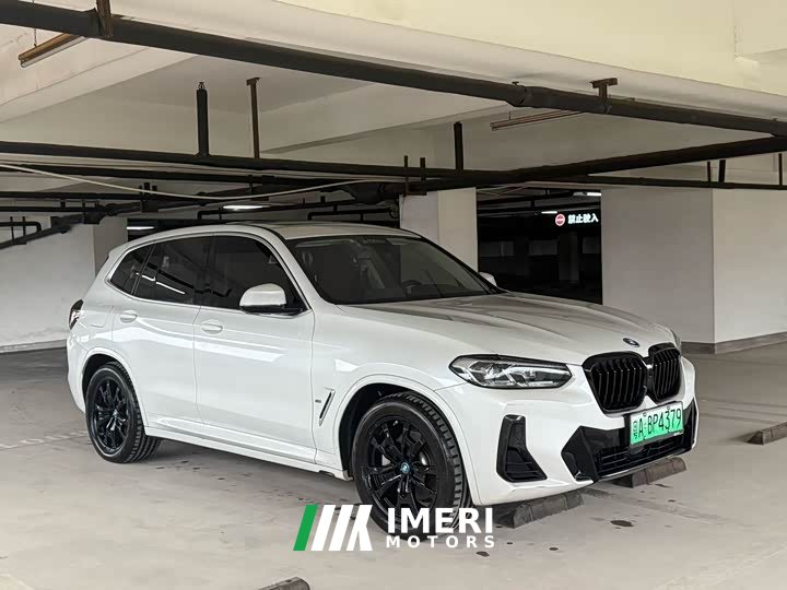 BMW iX3 leading - автомобиль из Китая