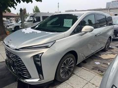 Buick GL8 Lu Zun Exclusive Edition - фото 2
