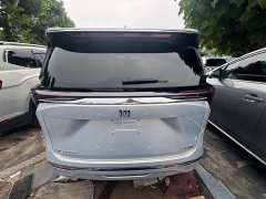 Buick GL8 Lu Zun Exclusive Edition - фото 8