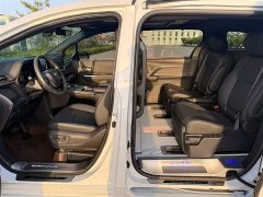 Toyota SIENNA 2.5L Hybrid Premium Edition - фото 12