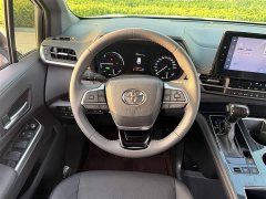 Toyota SIENNA 2.5L Hybrid Premium Edition - фото 8