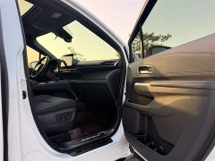 Toyota SIENNA 2.5L Hybrid Premium Edition - фото 9