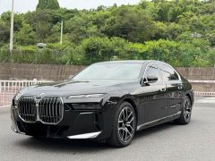 BMW 7 Series 2023 735Li M Sports Package - фото 1