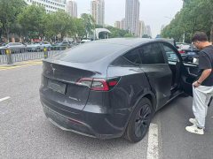 Tesla Model Y rear-wheel drive version - фото 6