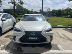 Lexus ES 300h Premium Edition - фото 2