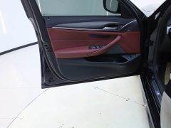 BMW 5 Series facelift 530Li leading M sports package - фото 15