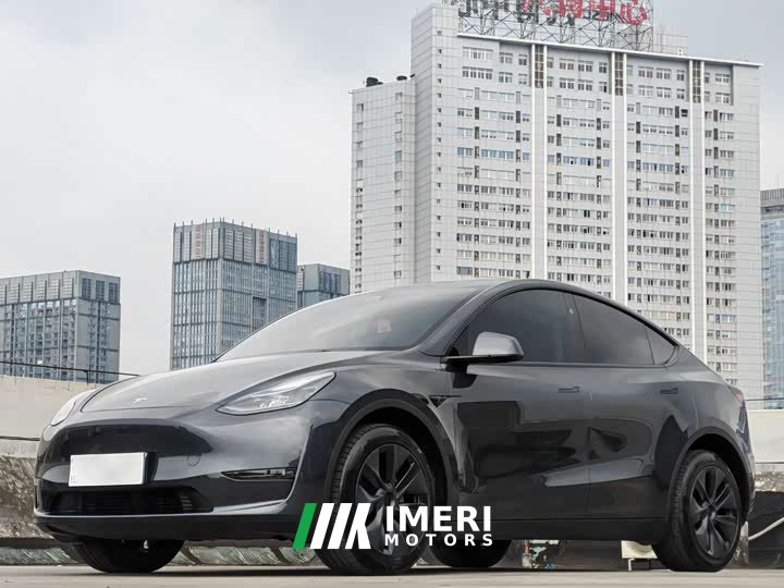Tesla Model Y long-range all-wheel drive version