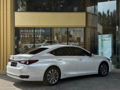 Lexus ES 300h Excellence Edition - фото 4
