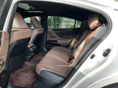 Lexus ES 300h Excellence Edition - фото 7