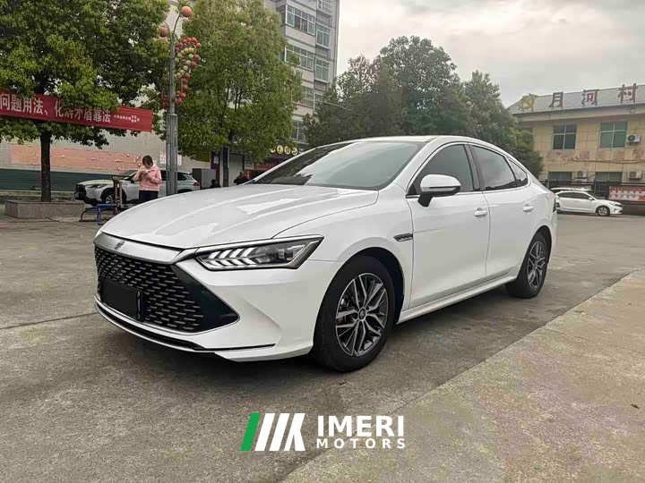 BYD Qin PLUS 2024 Honor Edition DM-i 55KM Leading Type - автомобиль из Китая