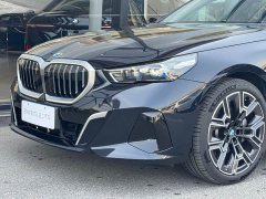 BMW 5 Series 530Li Exclusive M Sports Package - фото 6