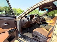 Lexus ES 200 Excellence Edition - фото 4