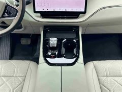 Volvo EM90 Ultra six-seater - фото 12