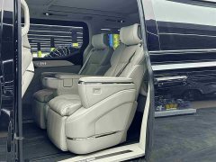 Volvo EM90 Ultra six-seater - фото 8