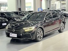 Volkswagen Passat 330TSI Starry Sky Deluxe Edition - фото 1