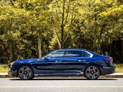 BMW 7 Series 2023 740Li M Sport Package - фото 4